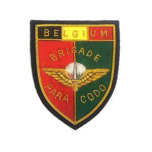 Insignias bordadas hechas a mano personalizadas de alto rango Último estilo Metal Bullion Blazer bordado con logotipo para uniformes - Product Image 2