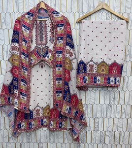Ensemble Kurta Sharara blanc imprimé pour femmes avec dupatta, tenue ethnique traditionnelle - Product Image 5