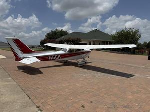 Avion Cessna 172M avec Moteur de 180 CV Construction en Fibre de Carbone et Plastique - Product Image 3