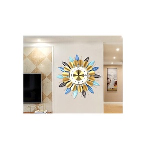 Horloge murale en laiton Fleur Design Forme Horloge murale Métal Or Luxe Forme décorative et ronde - Product Image 4