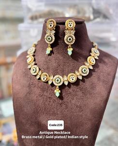 Ensemble de collier de mariée antique traditionnel avec boucles d'oreilles pour les femmes à la recherche de bijoux indiens exclusifs pour les mariages et les célébrations - Product Image 6