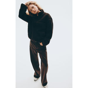 Sweat-shirt à capuche en polaire Teddy pour femme, logo personnalisé, chaud, hiver, 100% polaire, fermeture éclair, veste surdimensionnée, personnalisable - Product Image 4