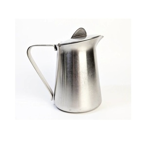 Pichet à eau en acier inoxydable de haute qualité, finition durable et antirouille, parfait pour servir dans la cuisine, les restaurants et les hôtels. - Product Image 2