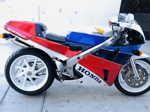 Nouvelles <span class=keywords><strong>Honda</strong></span> <span class=keywords><strong>RC</strong></span> <span class=keywords><strong>30</strong></span> en vente : Moto sportive haute performance pour la course sur route, machine à vitesse maximale - Product Image 4