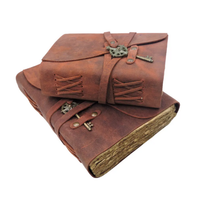 Handgemachtes Vintage Brown Leder Journal mit gebogenem Design Key Strap Lock Deckle Edge Skizzen papier zum Verschenken von Werbeaktionen