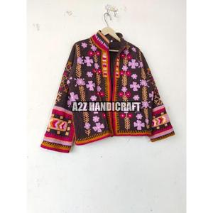 Suzani Chaqueta corta de algodón de punto bordado Regalo para su abrigo de invierno con diseño acolchado - Product Image 6