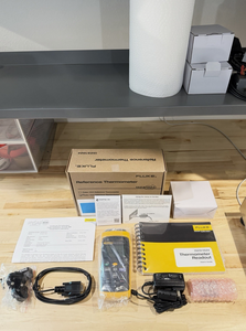 Termómetro de Referencia FLUKES 1524 con Sonda y Bolsa, Calibrado, en Venta - Product Image 2