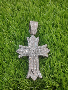 จี้เพชรโมอิสซาไนต์ VVS แบบสั่งทำพิเศษ ประดับเพชรเต็มตัว สไตล์ฮิปฮอป ชุบทองบนเงินแท้ 925 ราคาจากผู้ผลิตในอินเดียโดยตรง - Product Image 2