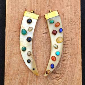 Colgante de Cuerno de Búfalo Natural Hecho a Mano de Alta Calidad y Ecológico con Trabajo en Latón de la India - Product Image 5