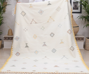 Tapis cactus sabra amazigh blanc marocain fait à la main avec symboles amazighs fait à la main avec tapis berbère en soie végétale - Product Image 1