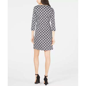 Abito tubino da donna NY Collection, comodo, taglia petite-media, nero con dettagli stampati e volant - Product Image 2