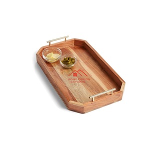 Bandeja de Madera Tallada a Mano para Servir Alimentos con Asa de Metal - Product Image 1