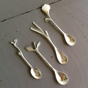 ช้อนทองแดงที่สง่างามพร้อมสัญลักษณ์ทางศาสนา OM และการออกแบบดอกบัวสำหรับโรงแรมและร้านอาหารในราคาที่ต่ำที่สุดโดยโซนงานฝีมือส่งออก - Product Image 1