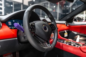 IMPRESIONANTE SEDÁN HÍBRIDO KA-R-MA 2025, ASISTENCIA AUTOMÁTICA DE CONDUCCIÓN KAR-PILOT, INTERIOR REBEL LAVA, MOTOR AUTOMÁTICO - Product Image 4