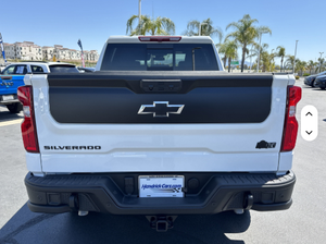 เชฟโรเลต ซิลเวอราโด 1500 ZR2 ปี 2024 พร้อมชุดอุปกรณ์ Tech Pack เกียร์อัตโนมัติ ขับเคลื่อน 4 ล้อ มือสอง สภาพดี พร้อมเบาะหนัง กล้องมองหลัง พวงมาลัยซ้าย - Product Image 2