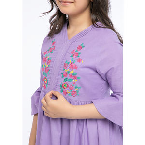 Nouvelle marque de vêtements de haute qualité OEM ODM Robe pour fille à manches trois-quarts avec broderie à la fabrication en gros - Product Image 2