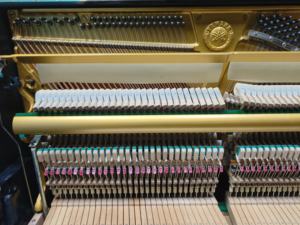 Piano Yamaha U1H Importado de Japón en Venta, Piano Vertical de 88 Teclas con Sonido Estable, Venta al por Mayor y Exportación 2371792 - Product Image 3