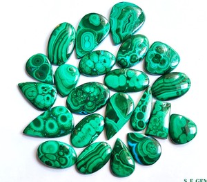 Cabochon de malachite naturelle de haute qualité pierre précieuse semi-précieuse en vrac de forme mixte pour la fabrication de bijoux - Product Image 1