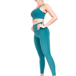 Conjunto Deportivo de Yoga para Mujer, Estilo Moderno, Logotipo Frontal Sólido, Secado Rápido, Transpirable, Spandex/Poliéster, 2 Piezas, Venta al Por Mayor, Hecho en Pakistán - Product Image 5