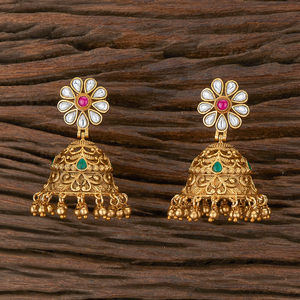 Pendiente Jhumki antiguo impresionante y exclusivo chapado en oro mate 610073 con estilo del sur de la India - Product Image 1