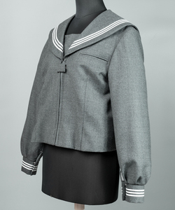 Uniforme Escolar Japonés Moderno de Marinero para Mujer Adulta, Color Gris, con Abertura Frontal, Hecho en Japón - Product Image 5