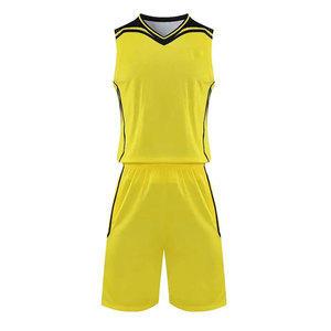 Tenues de basketball personnalisées 100% polyester antibactériennes à séchage rapide et respirantes avec nom d'équipe et logo frontal personnalisés, service OEM - Product Image 1