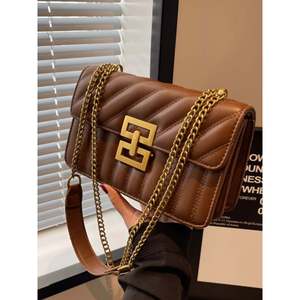 Borsa a Spalla Estiva in Pelle Trapuntata con Catena, Patta a Motivo Geometrico, Tracolla Singola, Decorazione a Diamante, Cerniera, Impermeabile in PU - Product Image 1