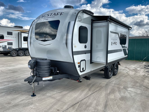 Caravane neuve 2026 Forest Flagstaff E-Pro E20FK, remorque de voyage avec cuisine avant, lit queen, lit superposé, double essieu, camping-car à vendre - Product Image 3