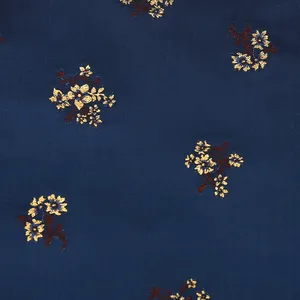 Yili 사용자 정의 의상 원피스 의류 직물 100% 폴리 에스테르 직물 소파 브로케이드 꽃 패턴 Lurex 자카드 롤 포장 75D