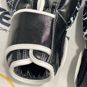 Guantes de Boxeo con Diseño Completo Estampado, Modelo Twins, Transpirables, que Absorben la Humedad, con Cierre de Cordones, Personalizables, para Artes Marciales y Muay Thai - Product Image 5