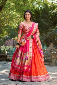 Seda Jacquard de calidad premium con Zari Weaving Lehenga Choli Fabricante y proveedor de Surat a precio mayorista - Product Image 4