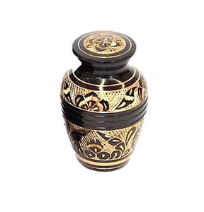 Urne décorative de souvenir de crémation en laiton gravé de coeur pour les cendres adultes Urnes de souvenir fabriquées à la main - Product Image 6