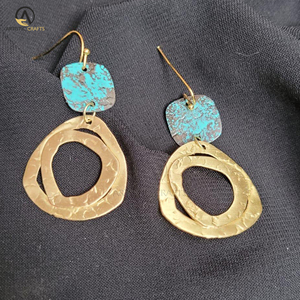 ต่างหูสไตล์แฟชั่นดีไซน์แบบไม่เหมือนใครสำหรับผู้หญิงอินเทรนด์พร้อมกล่องเครื่องประดับไม้ที่มีสไตล์ตามสั่งขนาด - Product Image 1