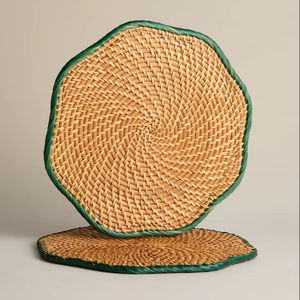 Assiette en rotin unique, idéale pour la décoration saisonnière de la maison, les réunions de famille, les événements culturels et les occasions romantiques - Product Image 1