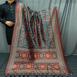 Sari en soie à imprimé numérique VASTRA COTTAGE avec une belle bordure tissée, un pallu riche en franges et un chemisier assorti, drapé doux et facile - Product Image 4