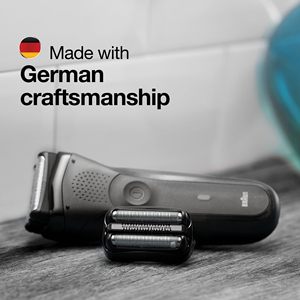 Afeitadora Eléctrica Negra con Cabezal de Triple Cuchilla y Lámina, Resistente al Agua IPX7, Lavable, para Uso Facial, Cuchilla de Repuesto - Product Image 3