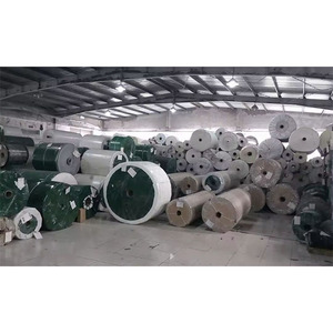 Convoyeur à bande réglable en acier inoxydable Dimensions personnalisables Usine de fabrication de vis antibactériennes résistantes à l'huile de tension - Product Image 2