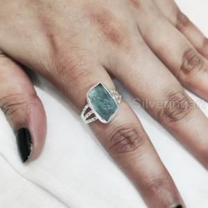 Bague pour femme en argent sterling 925 avec pierre brute naturelle d'apatite bleue et bande ornée, bijoux de mariage et de Noël - Product Image 4