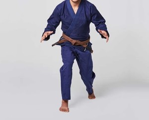 Traje de entrenamiento de artes marciales uniforme de Judo Gi blanco personalizado con cinturón negro tela de algodón duradera ligera - Product Image 2