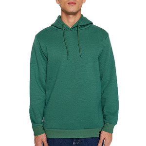 เสื้อฮู้ดผู้ชายแบบขายส่ง ผ้าฟลีซ ดีไซน์เรียบง่ายสำหรับฤดูหนาว รับสกรีนโลโก้ตามแบบที่ต้องการ บริการปรับแต่งอย่างมืออาชีพ ระบายอากาศได้ดี - Product Image 4