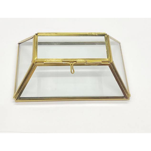 Boîte à bijoux octogonale géométrique moderne en verre et laiton, faite à la main, avec cadre en métal doré, pour rangement de bibelots, décoration d'intérieur et présentoir d'accentuation - Product Image 4