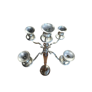 Elegante candelabro plateado de 5 brazos, perfecto para decoración navideña y ocasiones especiales, agrega calidez y estilo a su hogar - Product Image 3