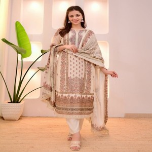 Conjunto de Kurti, Pantalón y Dupatta de Algodón Muselina VASTRA COTTAGE para Mujer, Estampado Digital, Espejo Real, Trabajo a Mano con Diamantes, Manga Larga, Ropa Étnica - Product Image 6