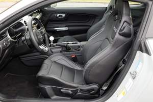 Mustang Mach 1 Premium Coupé 2021, Transmisión Manual de 6 Velocidades, Equipamiento de Alta Gama, Motor Coyote V8 de 5.0 Litros - Product Image 3