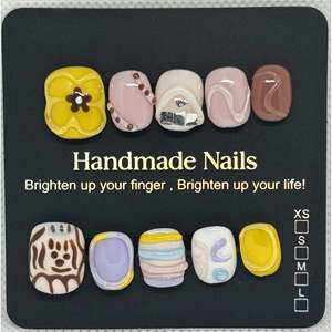 Statuetta in Resina 'Flower Child' di Medie Dimensioni - Product Image 1