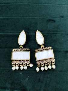 Boucles d'oreilles vintage en or de vente chaude pour femmes boucles d'oreilles occidentales affichage de boucles d'oreilles de style vintage élégant - Product Image 2