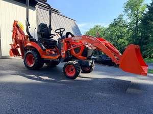 Tractor Compacto Kubota BX23S 4x4 de 23 HP del 2020 con Cargador, Retroexcavadora y Plataforma de Corte de 60 Pulgadas - 342 Horas - Product Image 4