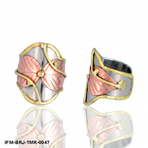 Anillo de Flores de Metal Mixto de Tres Tonos, Chapado en Oro Rosa y Oro Amarillo, Anillo Floral con Motivo de Hojas, Joyería Trimetal - Product Image 1