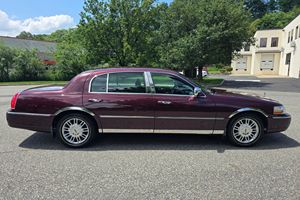 Offre exceptionnelle : Lincoln Town Car Signature L 2008, prêt à être expédié - Product Image 3