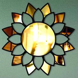 Venta caliente con precio razonable Juego de mesa de maquillaje con espejo Hecho EN LA India Espejo de pared de metal Diseño de flores con alta calidad - Product Image 1